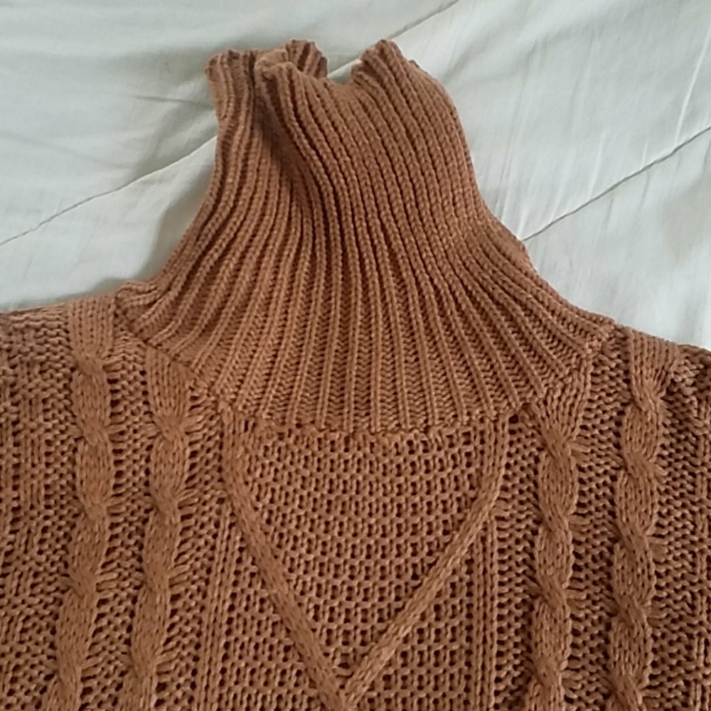 Knit Turtleneck Asymetrical Hem Oversized Sweater - Picture 7 of 9